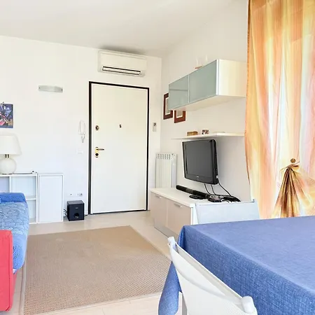 Se255 - Senigallia, Trilocale Vicino Al Mare Con Balcone Attrezzato Διαμέρισμα *